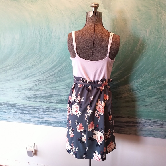 Adorable paper bag skirt dress - Picture 5 of 6